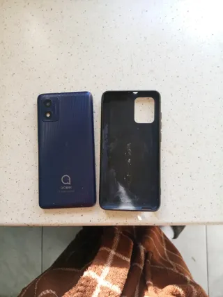 Telefono Alcatel blu scuro