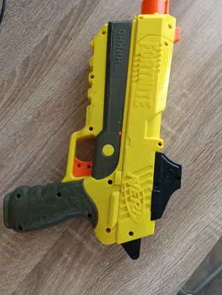 Pistola Nerf Fortnite Amarilla