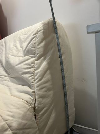 Sofá cama beige con somier de lamas