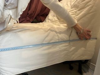 Sofá cama beige con somier de lamas