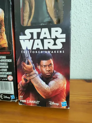 2 Figuras Star Wars Finn Jakku Disney Hasbro