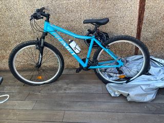 Bicicleta azul para niñ@s practicamente nueva.