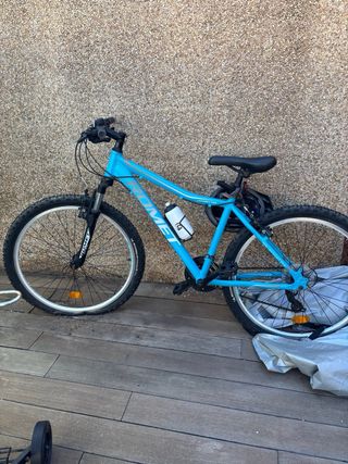 Bicicleta azul para niñ@s practicamente nueva.