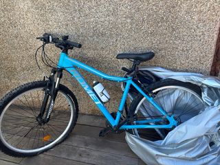 Bicicleta azul para niñ@s practicamente nueva.