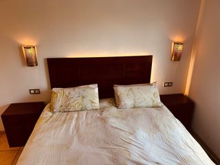 Cabecero y mesitas de noche madera