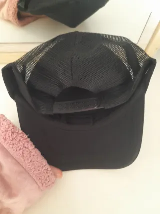 Conjunto riñonera y gorra negra