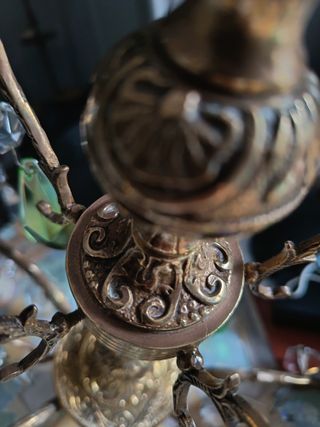 Lámpara antigua de metal y cristal