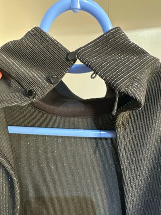 Mono negro con hilo metalizado