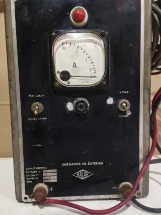 Cargador de Baterías BALAR Antiguo