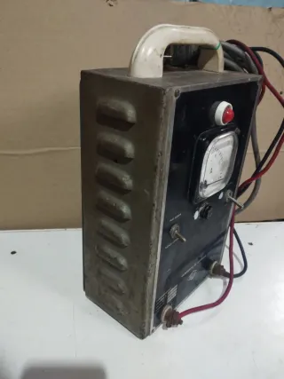 Cargador de Baterías BALAR Antiguo