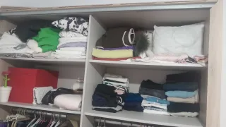 Armario de madera , medidas altrura 2,20 cm