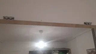 Armario de madera , medidas altrura 2,20 cm