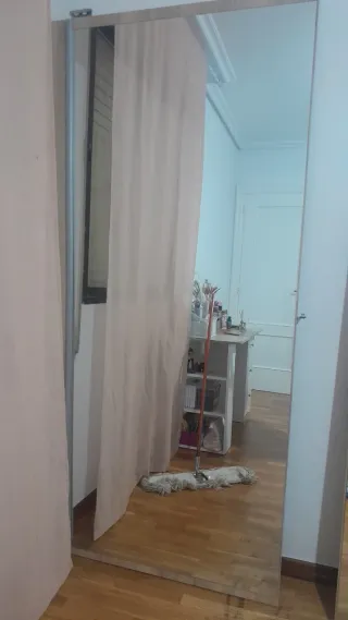 Armario de madera , medidas altrura 2,20 cm