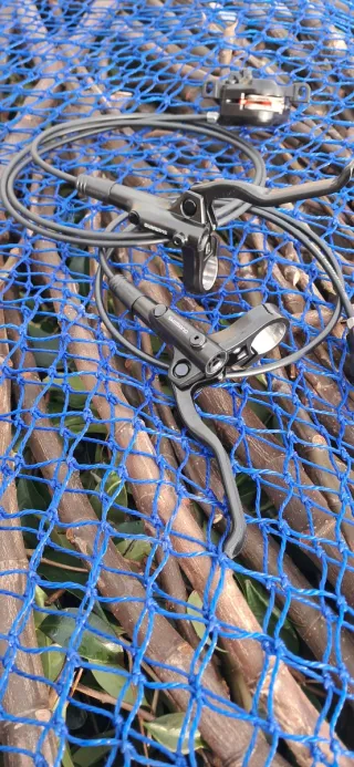 Frenos Shimano MT200