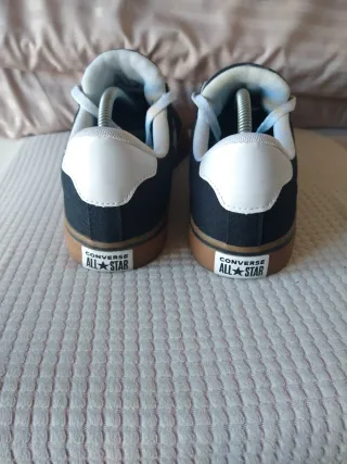 Zapatillas Converse Negras y Marrones