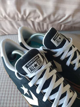 Zapatillas Converse Negras y Marrones