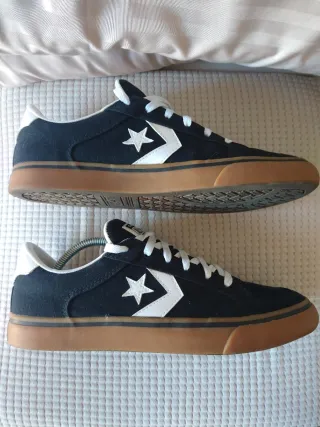 Zapatillas Converse Negras y Marrones