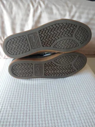 Zapatillas Converse Negras y Marrones