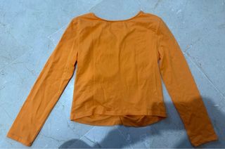 Camiseta naranja manga larga fruncida