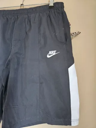 Bermuda Nike Gris y Blanco