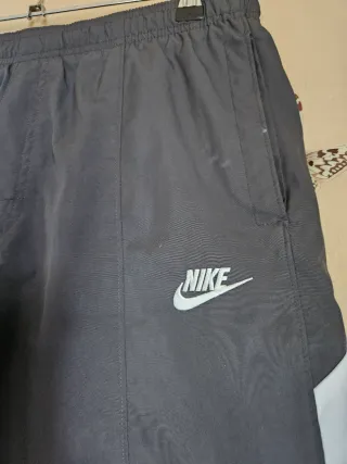 Bermuda Nike Gris y Blanco