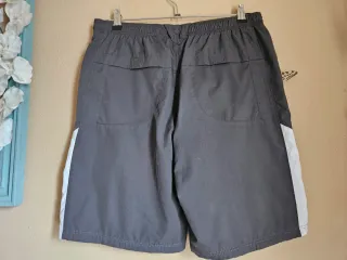 Bermuda Nike Gris y Blanco