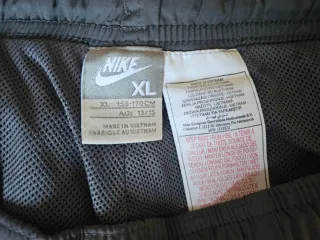 Bermuda Nike Gris y Blanco