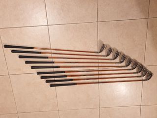 Palos de Golf Ping y Bolsa Titleist