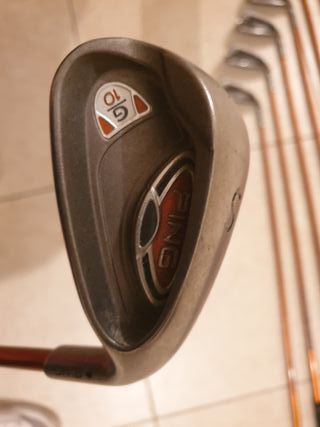 Palos de Golf Ping y Bolsa Titleist