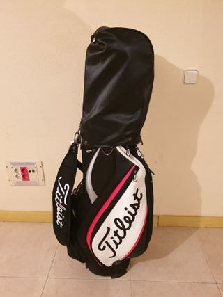 Palos de Golf Ping y Bolsa Titleist