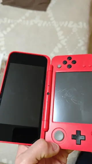 Nintendo 2DS XL Poké Ball Edition