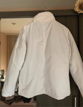 Abrigo Marca ATH MINA  blanco y rojo