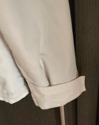 Abrigo Marca ATH MINA  blanco y rojo