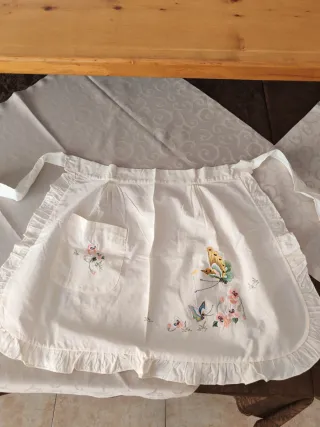 Grembiule vintage ricamato