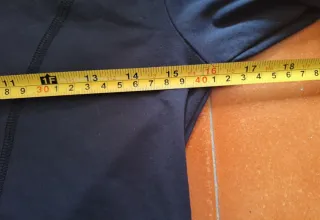 Camiseta térmica mujer negra / gris.