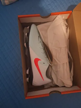 Botas de fútbol Nike mujer número 40