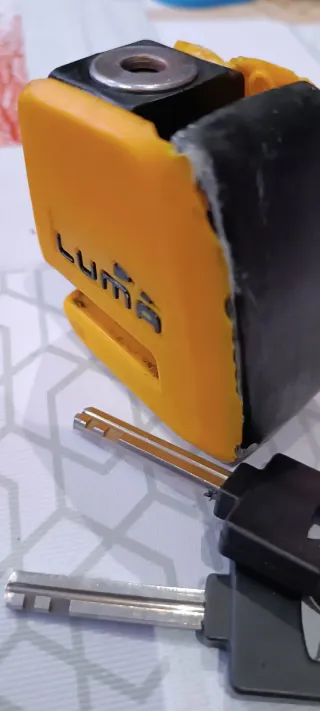 Candado disco freno LUMA con funda.