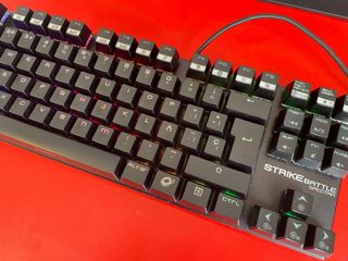 Teclado Mecánico Ozone Strike Battle Spectra