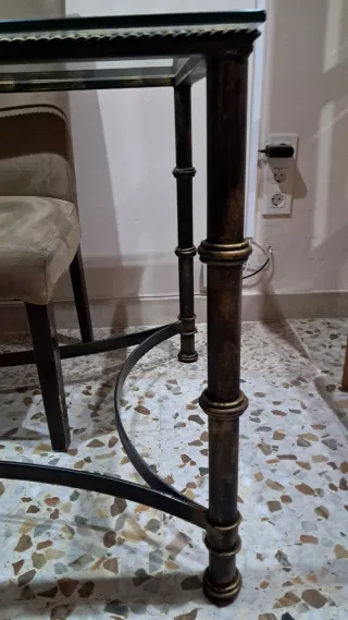 Mesa de forja con tapa de cristal