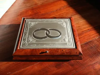 Joyero madera con placa plata anillos. 19x24cm.