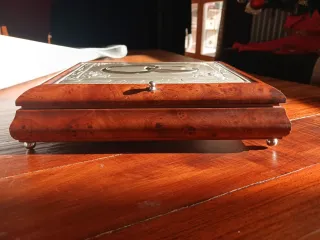 Joyero madera con placa plata anillos. 19x24cm.