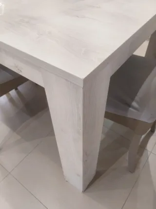 Tavolo allungabile beige e bianco