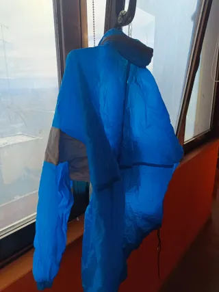 Chubasquero Anorak Mochila Azul Gris