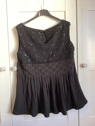 Blusa Yokana Talla L Pedrería Negra