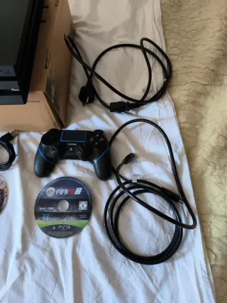 Consola PS4 Pro Negra + Juegos y Accesorios