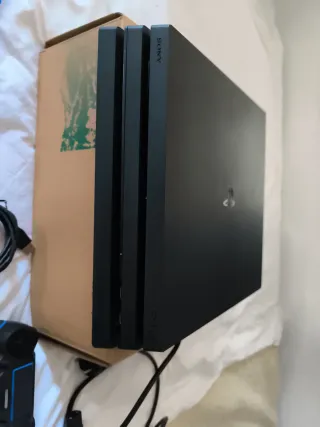 Consola PS4 Pro Negra + Juegos y Accesorios