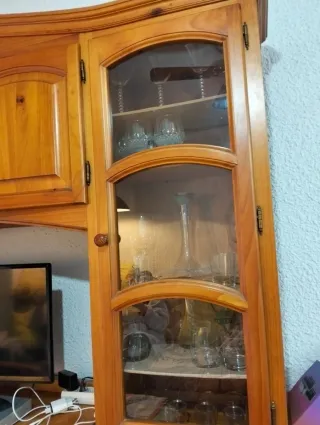 Mueble de comedor madera y cristal