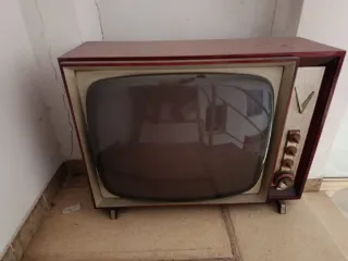 Televisor Antiguo Marrón y Beige