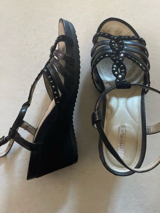 Sandalias negras de cuña