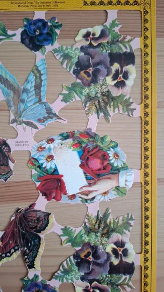 Plancha cromos troquelados de flores y mariposas